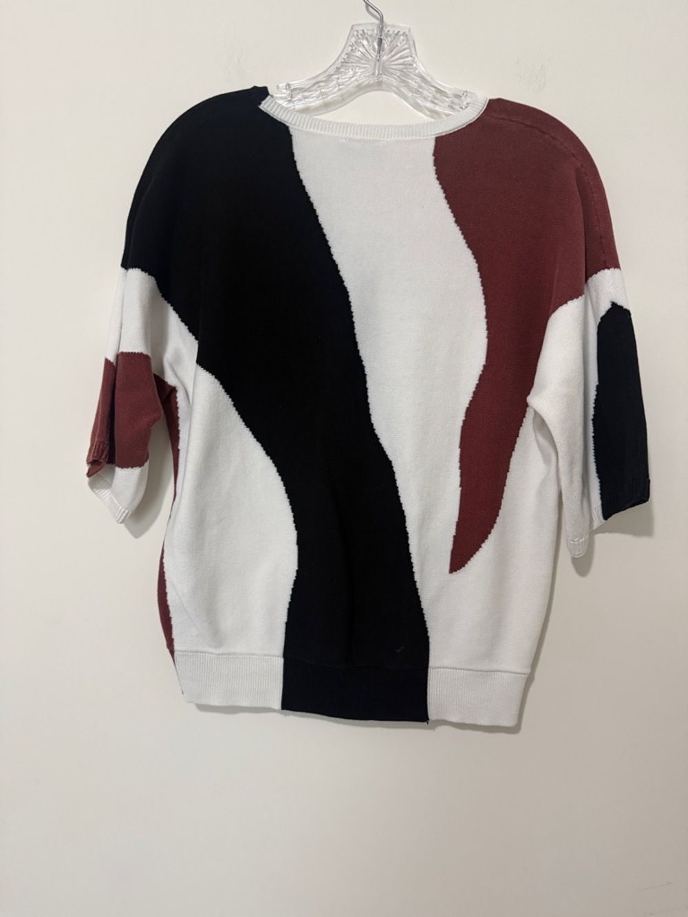 Chicos Short Sleeve, V Neck Sweater in size 1 (8) - Picture 2 of 7